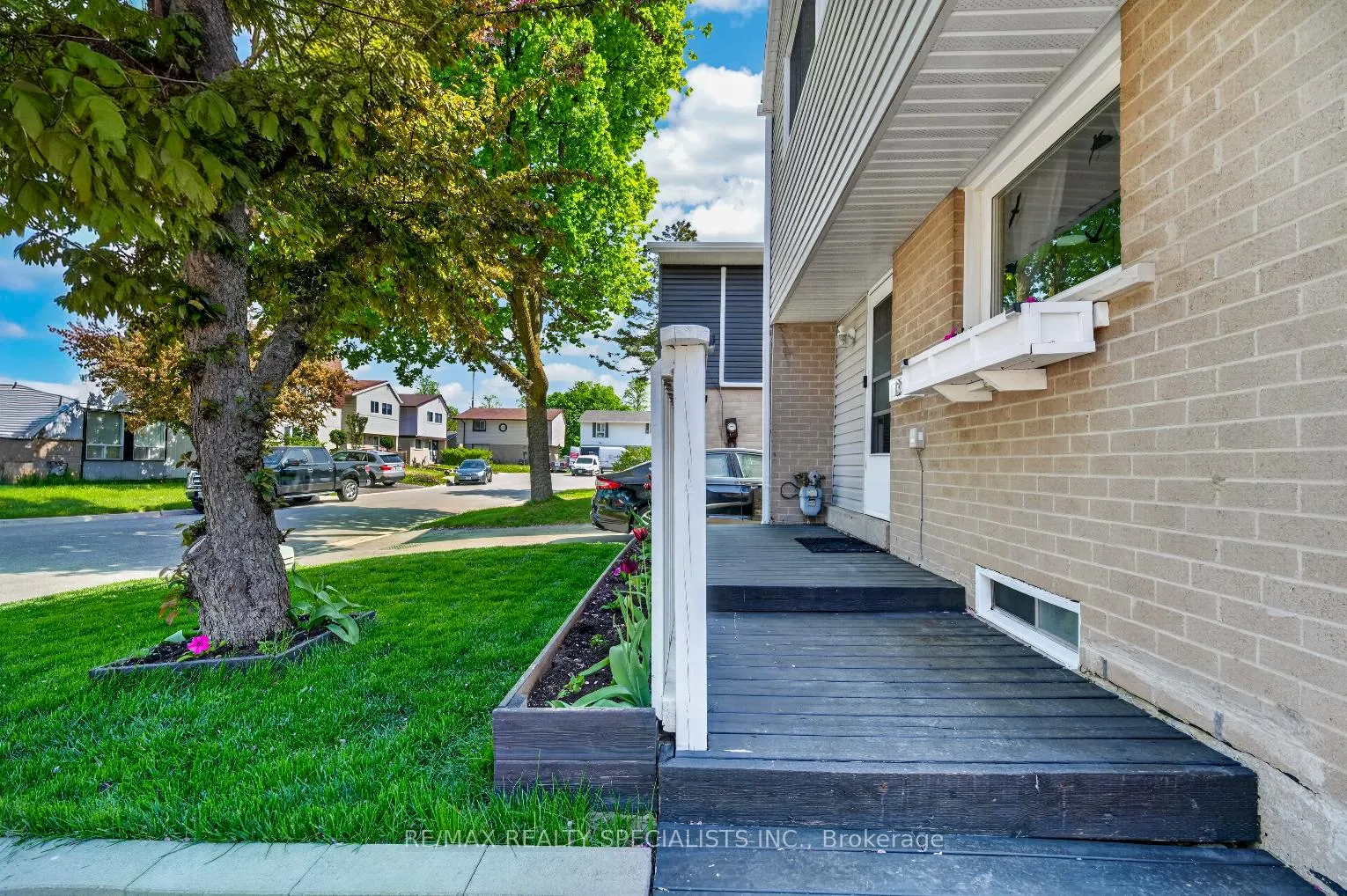 Photo 2 of 13 Hernon Court, Brampton, Central Park — HOMEH