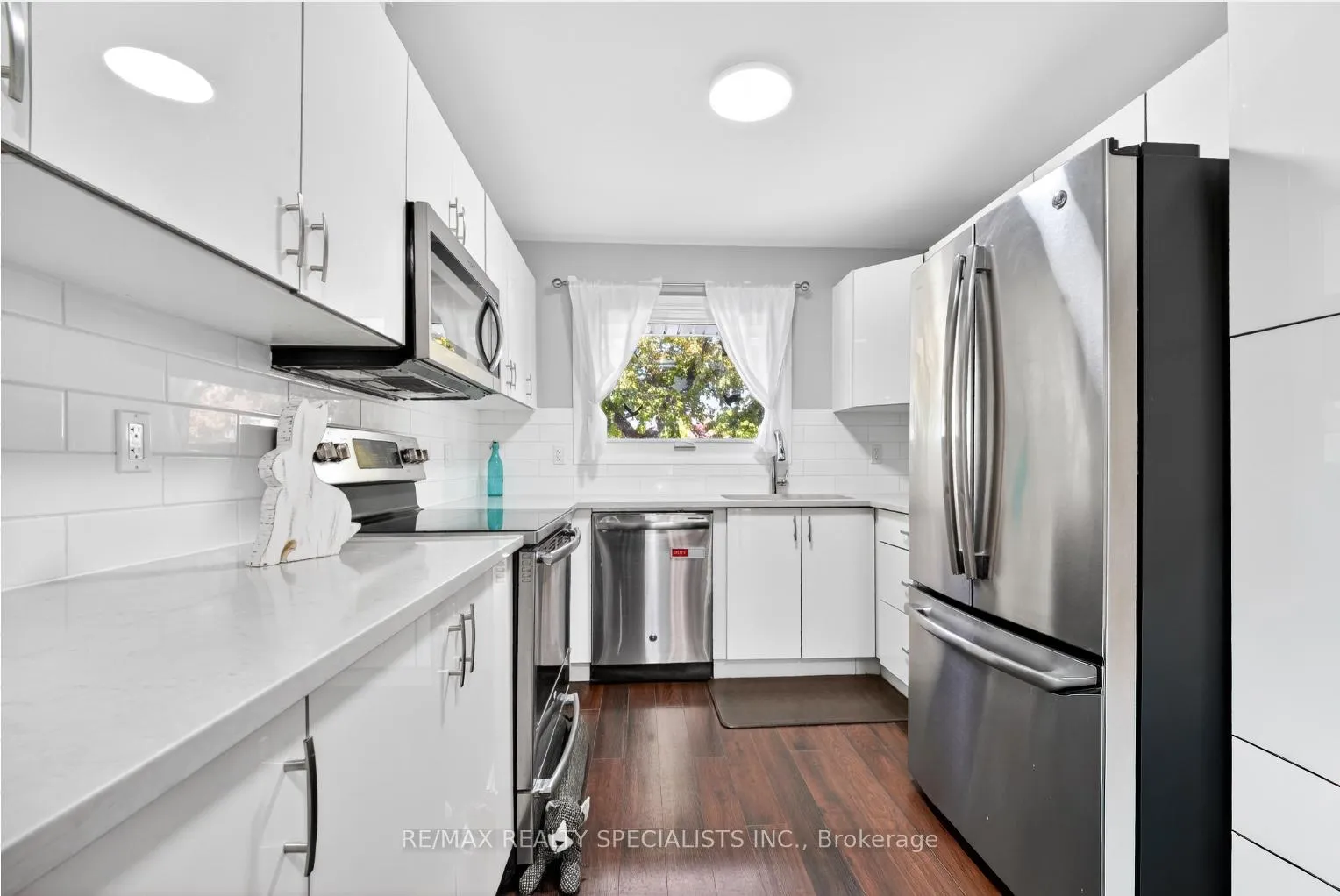 Photo 11 of 13 Hernon Court, Brampton, Central Park — HOMEH