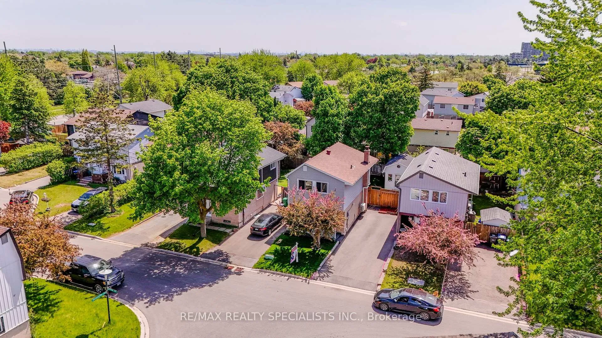 Photo 37 of 13 Hernon Court, Brampton, Central Park — HOMEH
