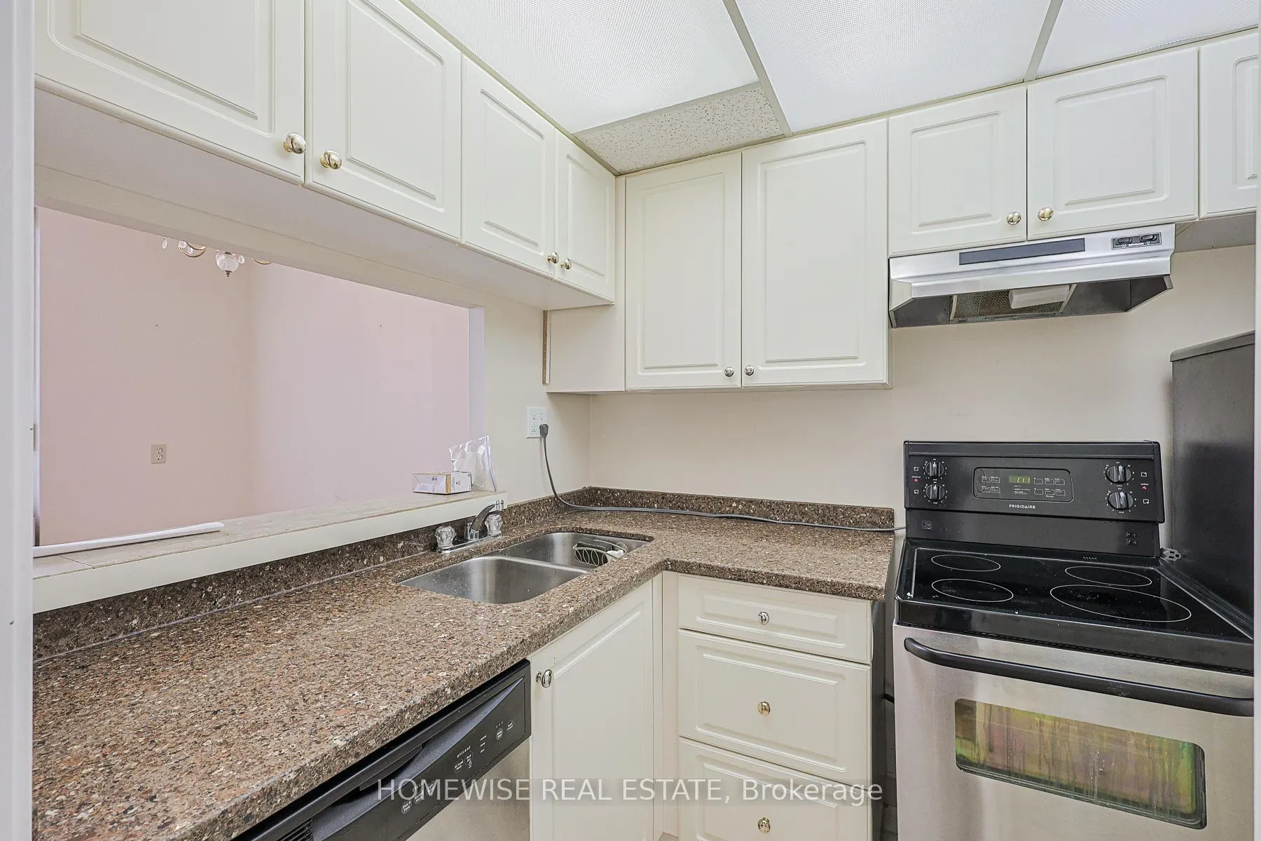Photo 5 of Unit 611, 485 Kingston Road, Toronto, The Beaches — HOMEH