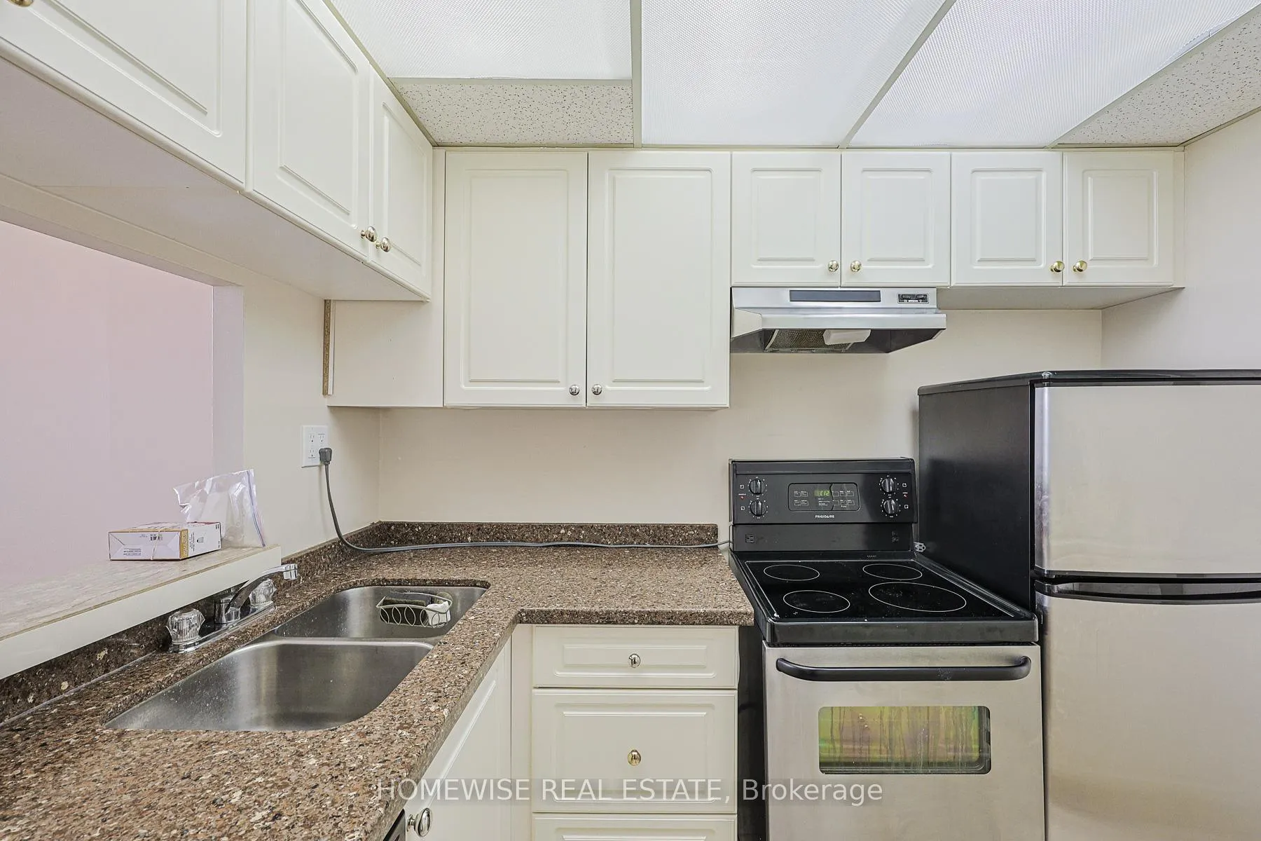 Photo 7 of Unit 611, 485 Kingston Road, Toronto, The Beaches — HOMEH
