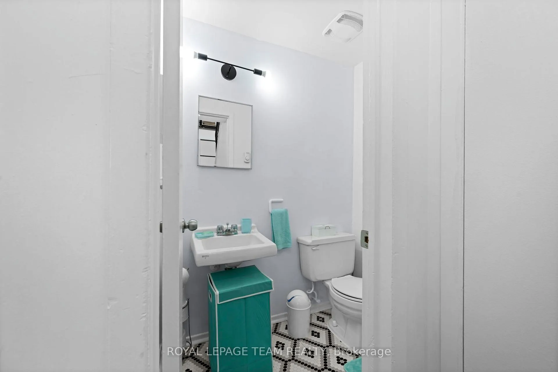 Photo 18 of 41C Forester Crescent, Ottawa, Westcliffe Estates — HOMEH