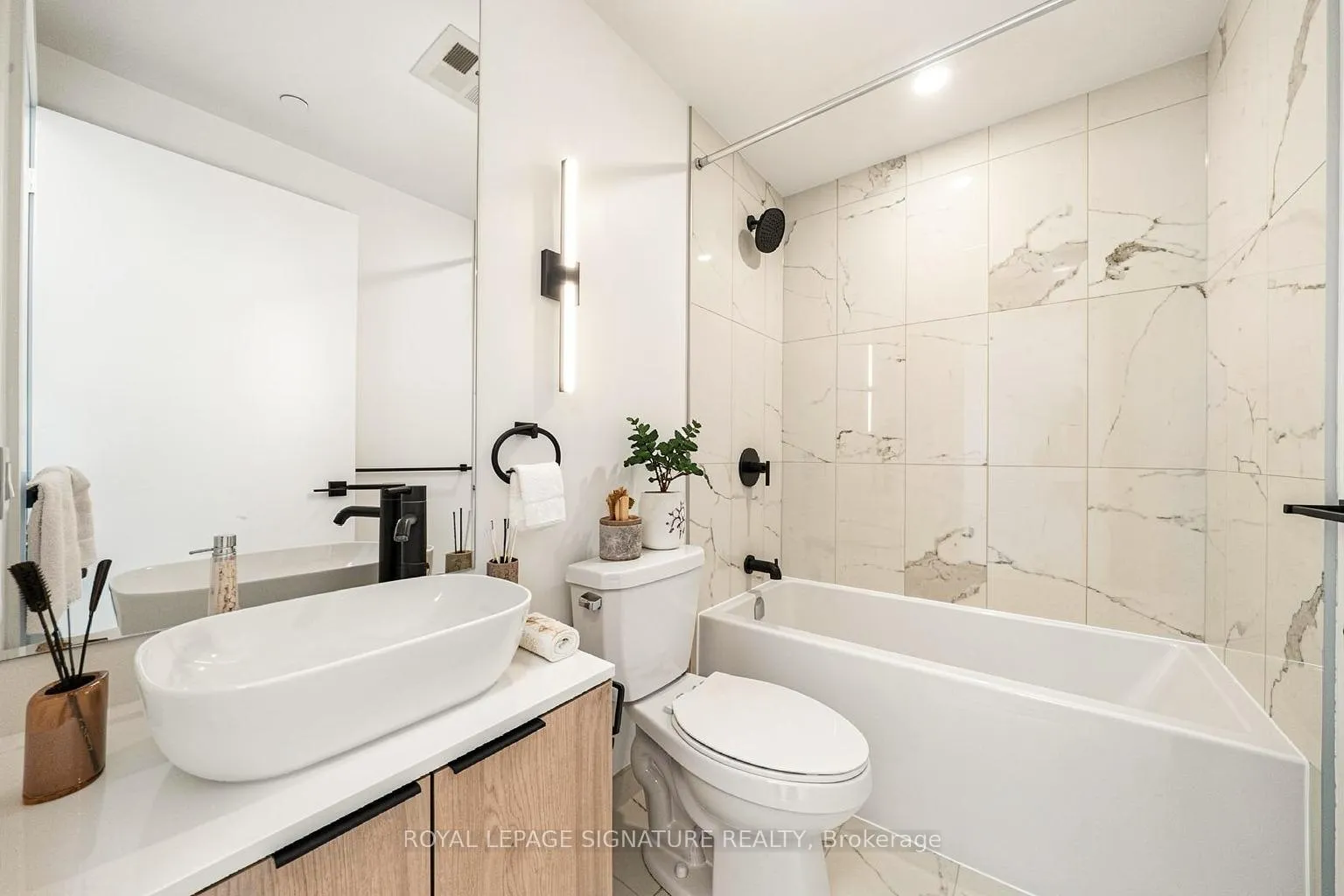 Photo 12 of Unit 2510, 1185 Dupont Street, Toronto, Dovercourt-Wallace Emerson-Junction — HOMEH