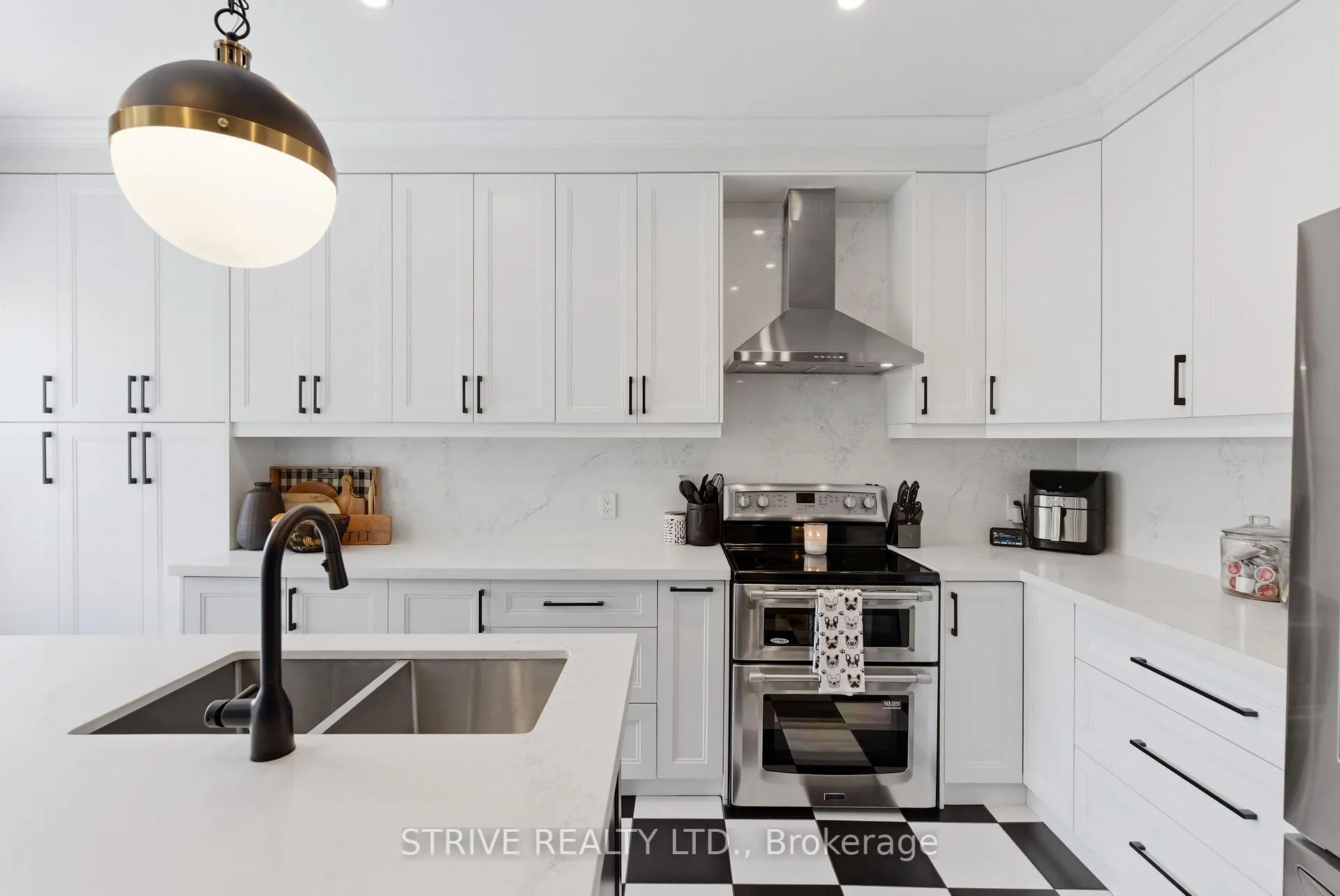 Photo 20 of 11 Granary Lane, Clarington, Courtice — HOMEH