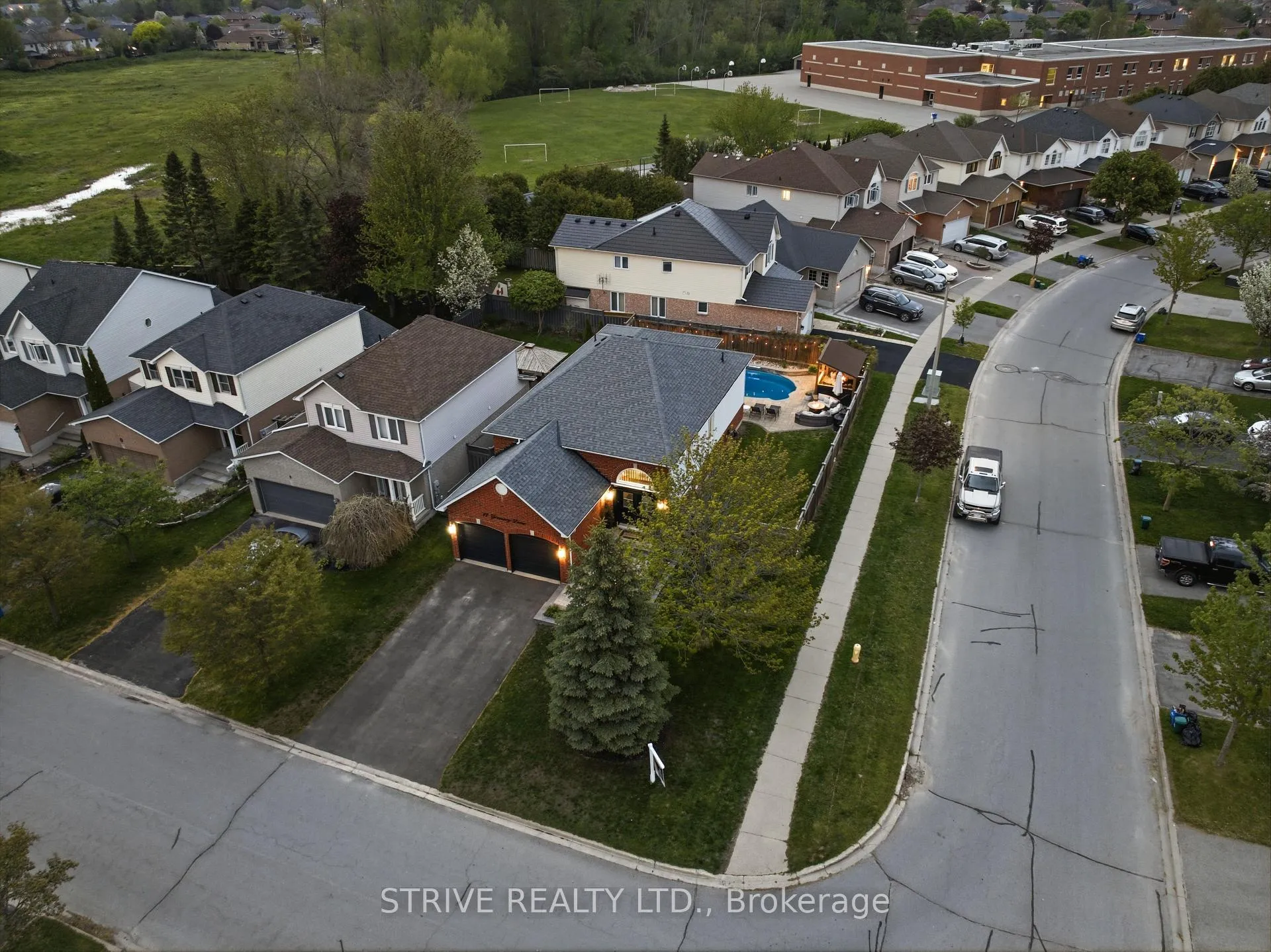 Photo 39 of 11 Granary Lane, Clarington, Courtice — HOMEH