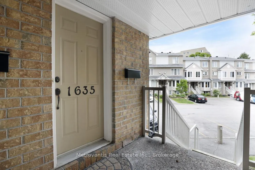 Photo 3 of 1635 Locksley Lane, Ottawa, Beaconwood — HOMEH