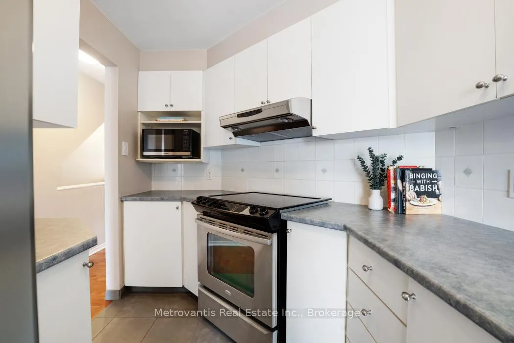 Photo 8 of 1635 Locksley Lane, Ottawa, Beaconwood — HOMEH