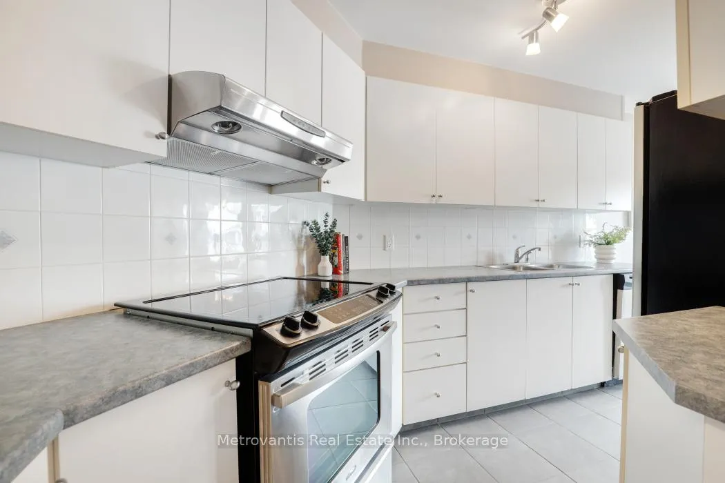Photo 9 of 1635 Locksley Lane, Ottawa, Beaconwood — HOMEH