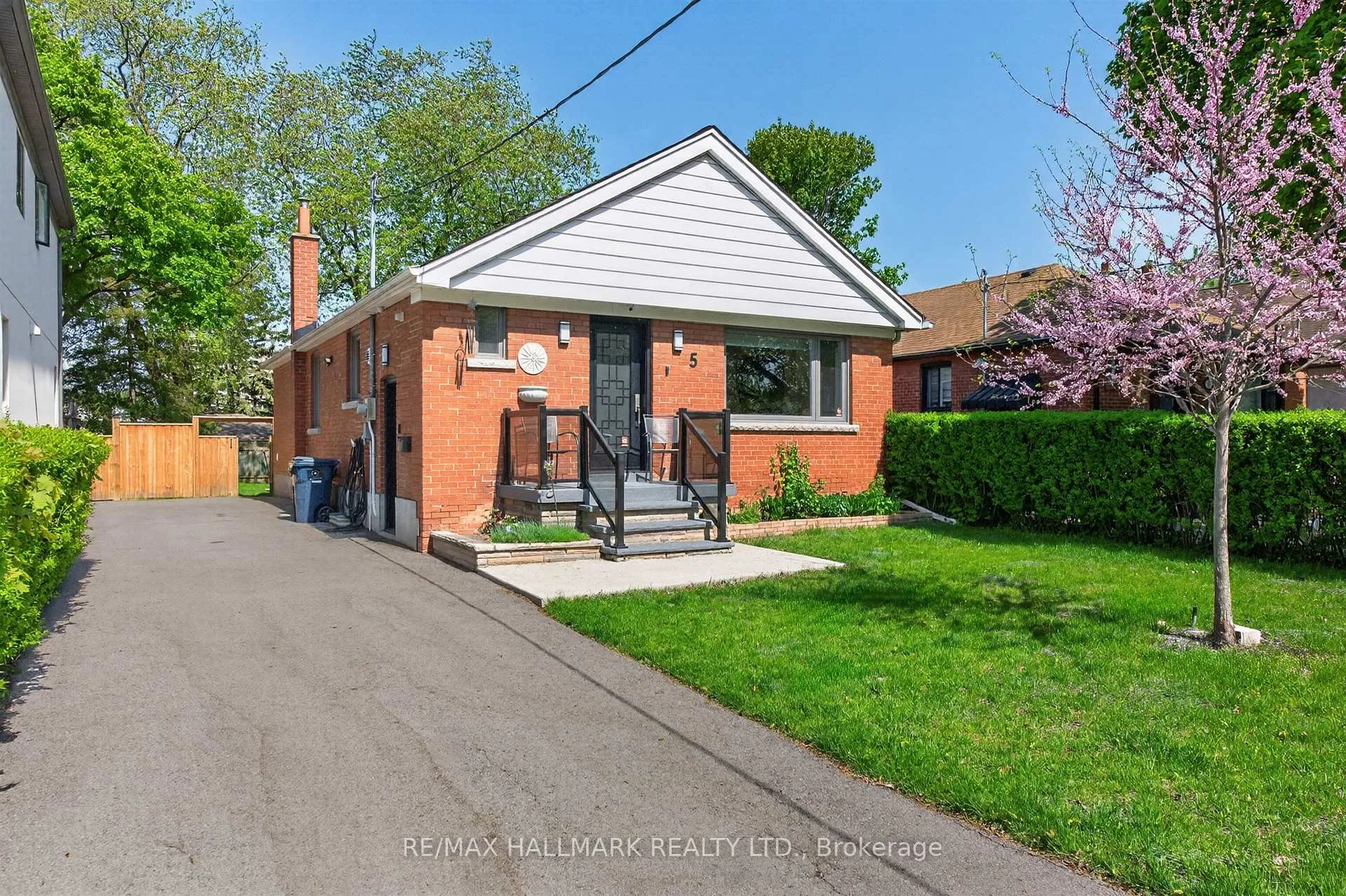 Photo 2 of 5 Elmont Drive, Toronto, O'Connor-Parkview — HOMEH