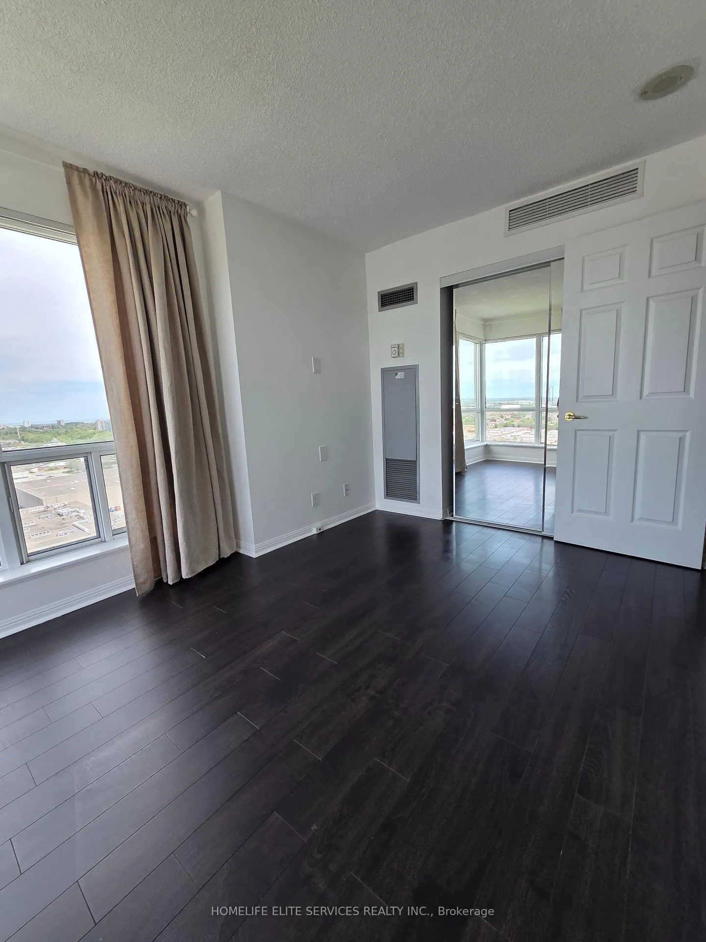 Photo 6 of Unit 2106, 11 Lee Centre Drive, Scarborough, Woburn — HOMEH