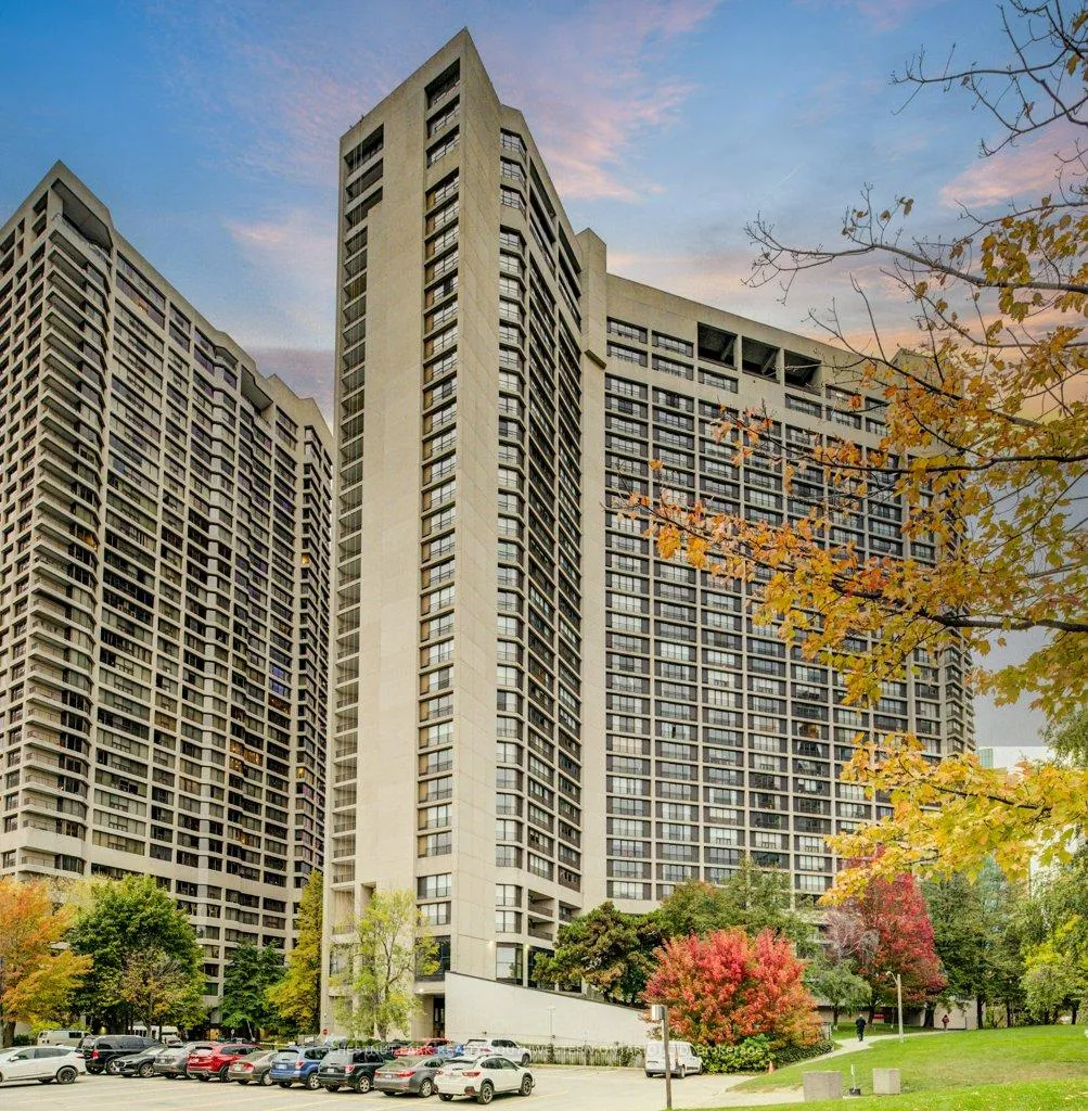 Photo 1 of Unit 2409, 33 Harbour Square, Toronto, Waterfront Communities — HOMEH
