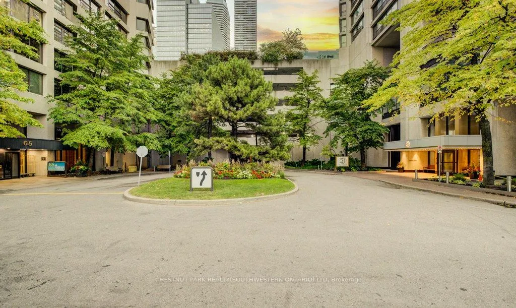 Photo 4 of Unit 2409, 33 Harbour Square, Toronto, Waterfront Communities — HOMEH