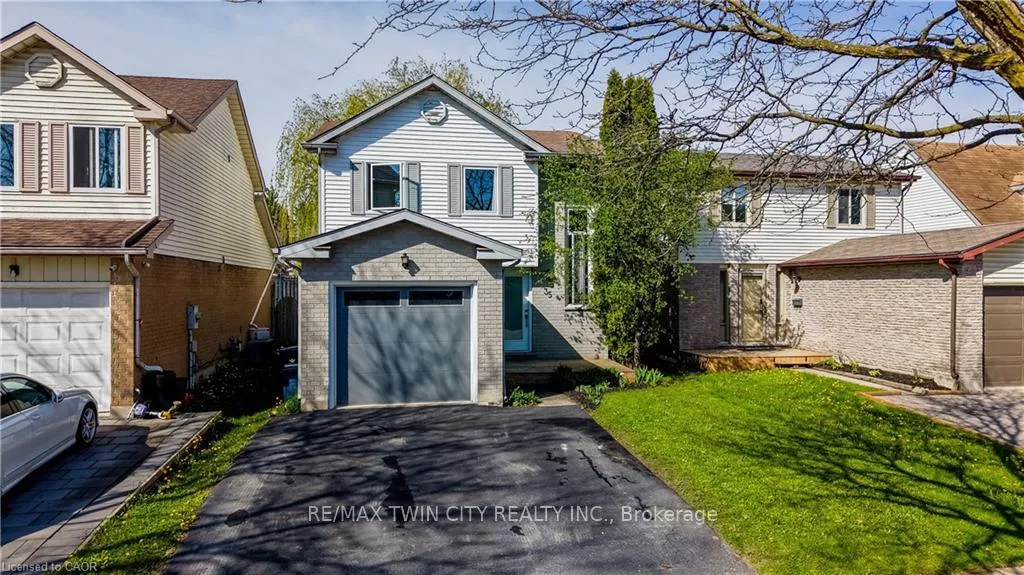 Photo 2 of 35 Camrose Court, Kitchener — HOMEH
