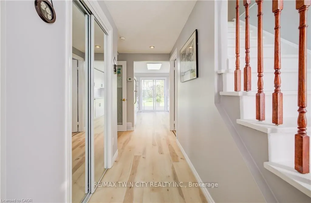 Photo 9 of 35 Camrose Court, Kitchener — HOMEH