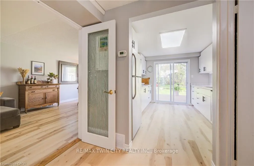 Photo 10 of 35 Camrose Court, Kitchener — HOMEH