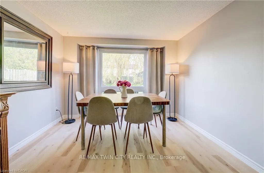 Photo 15 of 35 Camrose Court, Kitchener — HOMEH