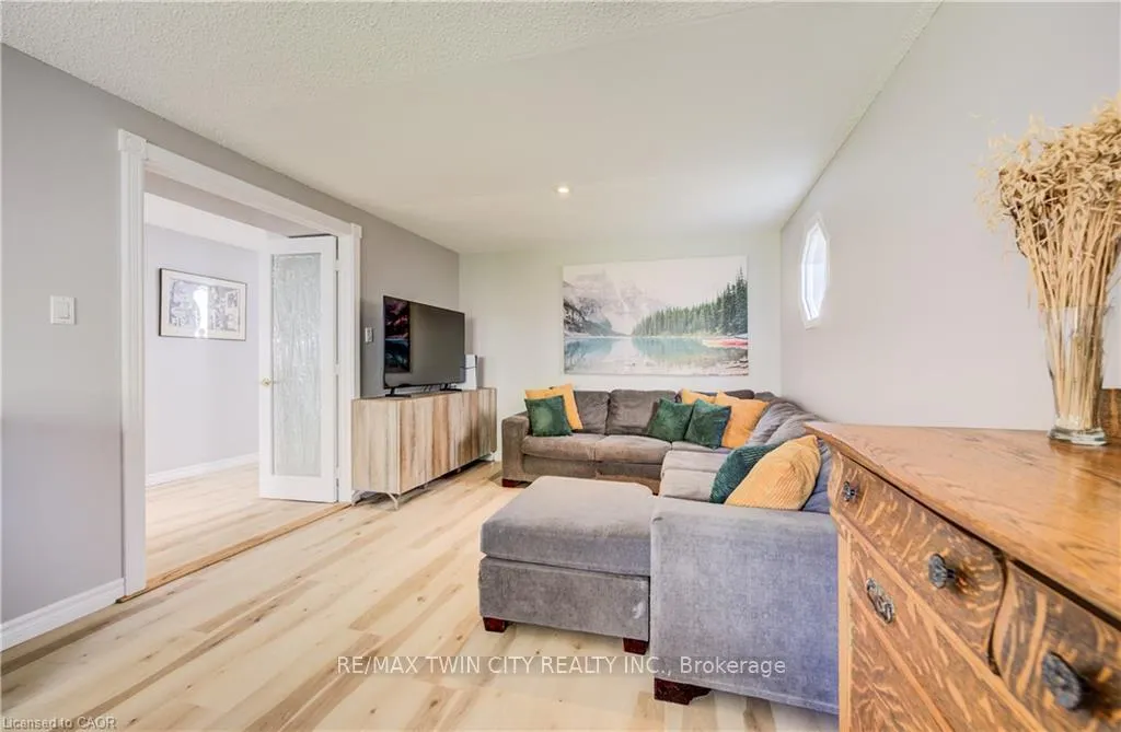 Photo 17 of 35 Camrose Court, Kitchener — HOMEH