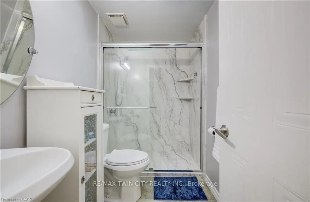 Photo 20 of 35 Camrose Court, Kitchener — HOMEH