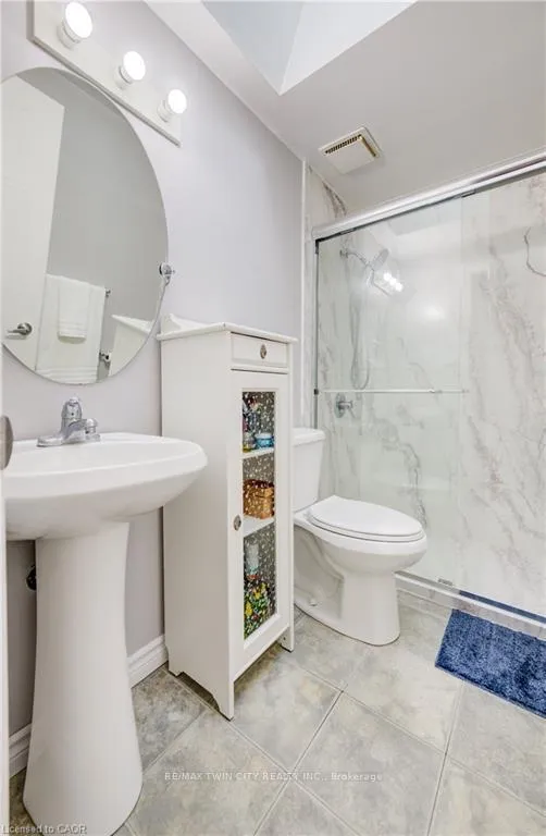 Photo 21 of 35 Camrose Court, Kitchener — HOMEH