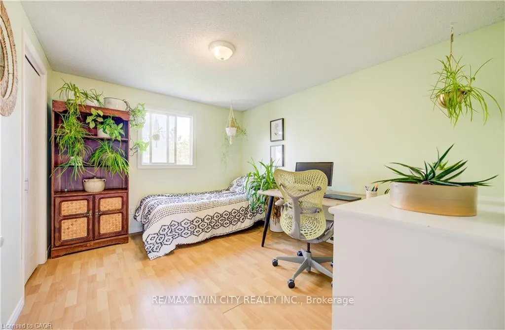 Photo 24 of 35 Camrose Court, Kitchener — HOMEH