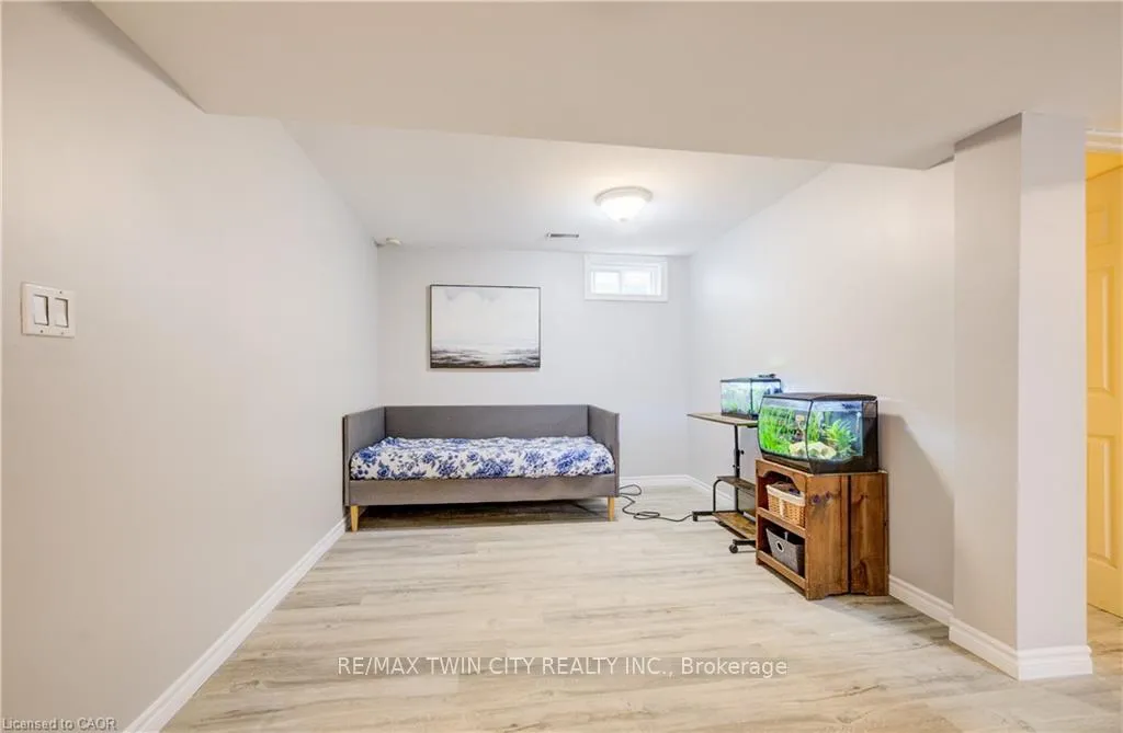 Photo 25 of 35 Camrose Court, Kitchener — HOMEH