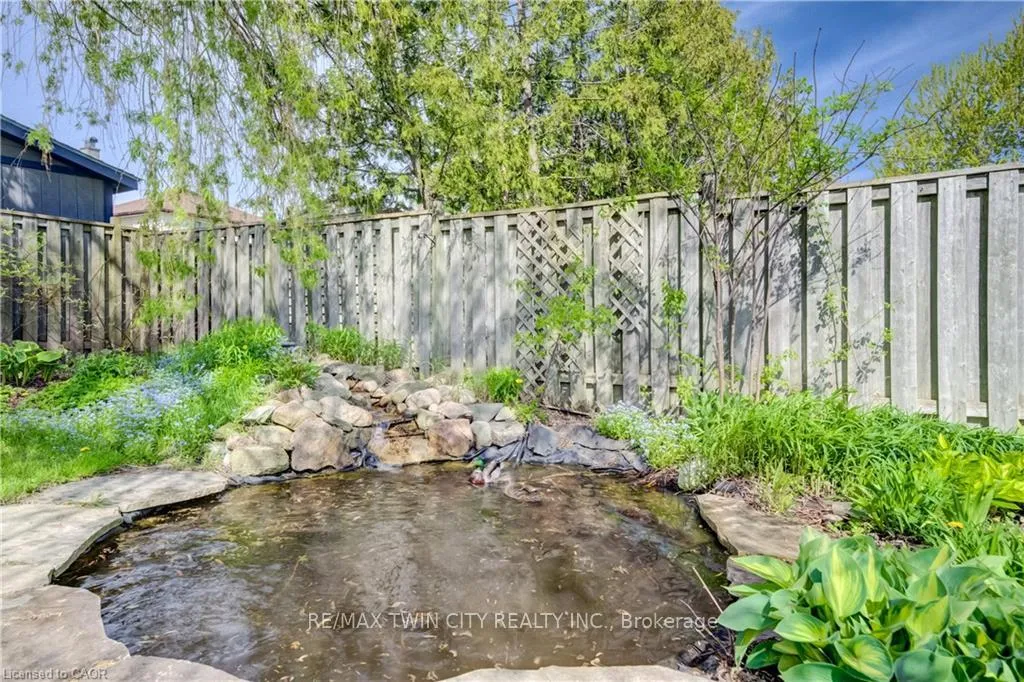 Photo 29 of 35 Camrose Court, Kitchener — HOMEH
