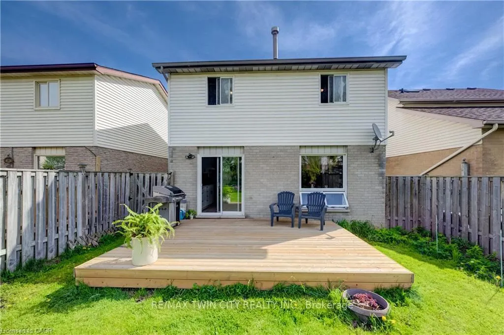 Photo 33 of 35 Camrose Court, Kitchener — HOMEH