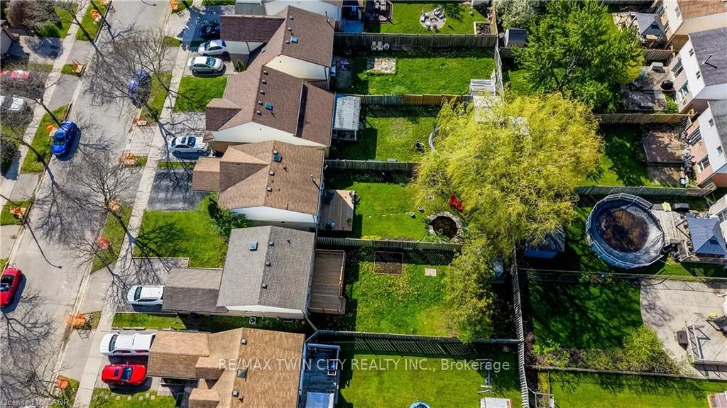 Photo 36 of 35 Camrose Court, Kitchener — HOMEH