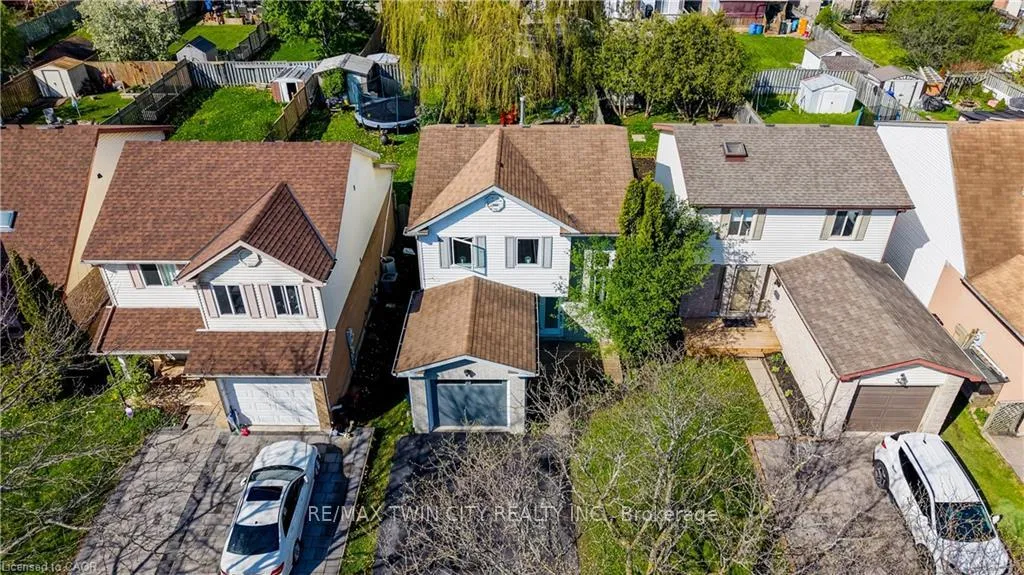 Photo 38 of 35 Camrose Court, Kitchener — HOMEH