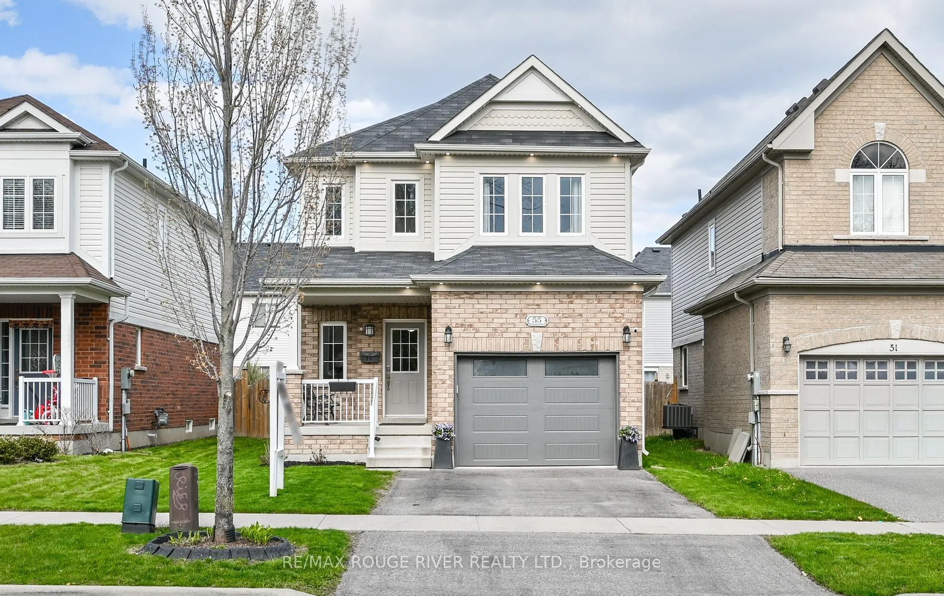 Photo 2 of 55 Redfern Crescent, Clarington, Bowmanville — HOMEH