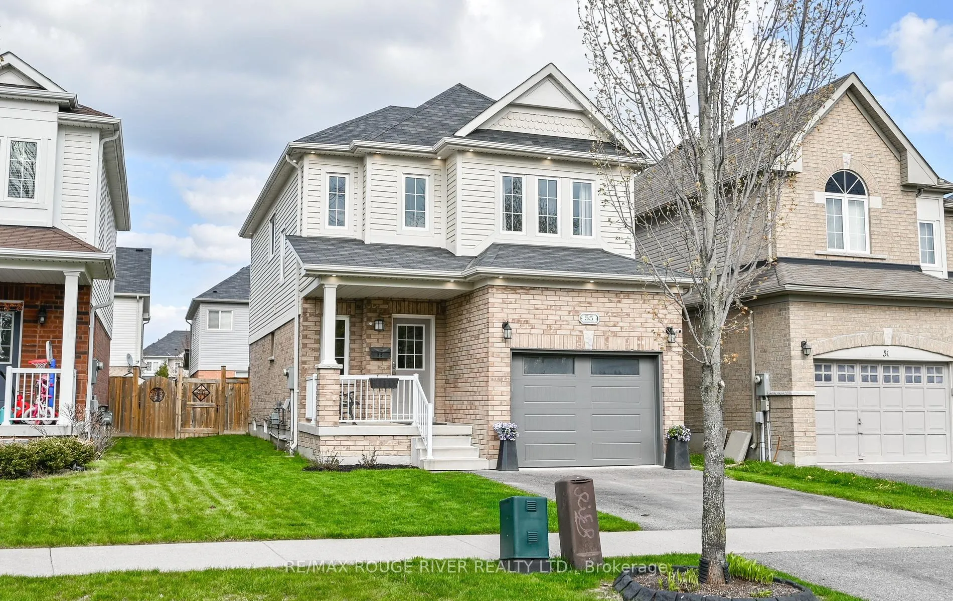 Photo 3 of 55 Redfern Crescent, Clarington, Bowmanville — HOMEH