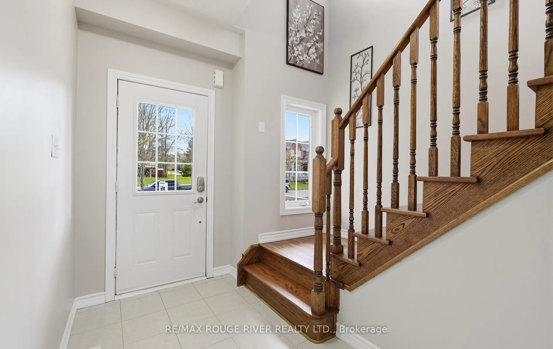 Photo 5 of 55 Redfern Crescent, Clarington, Bowmanville — HOMEH