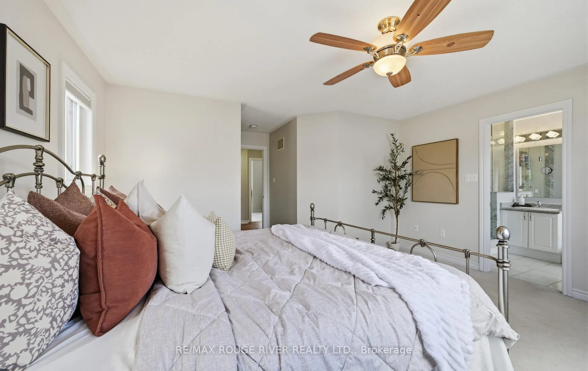 Photo 24 of 55 Redfern Crescent, Clarington, Bowmanville — HOMEH