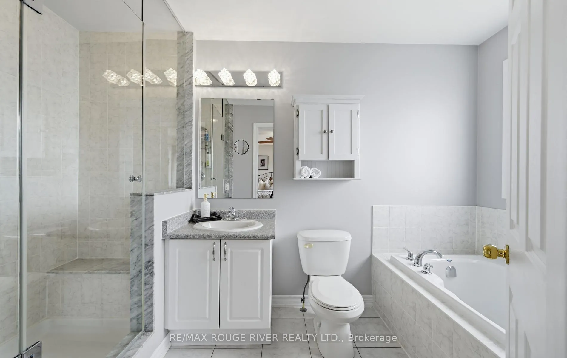 Photo 25 of 55 Redfern Crescent, Clarington, Bowmanville — HOMEH