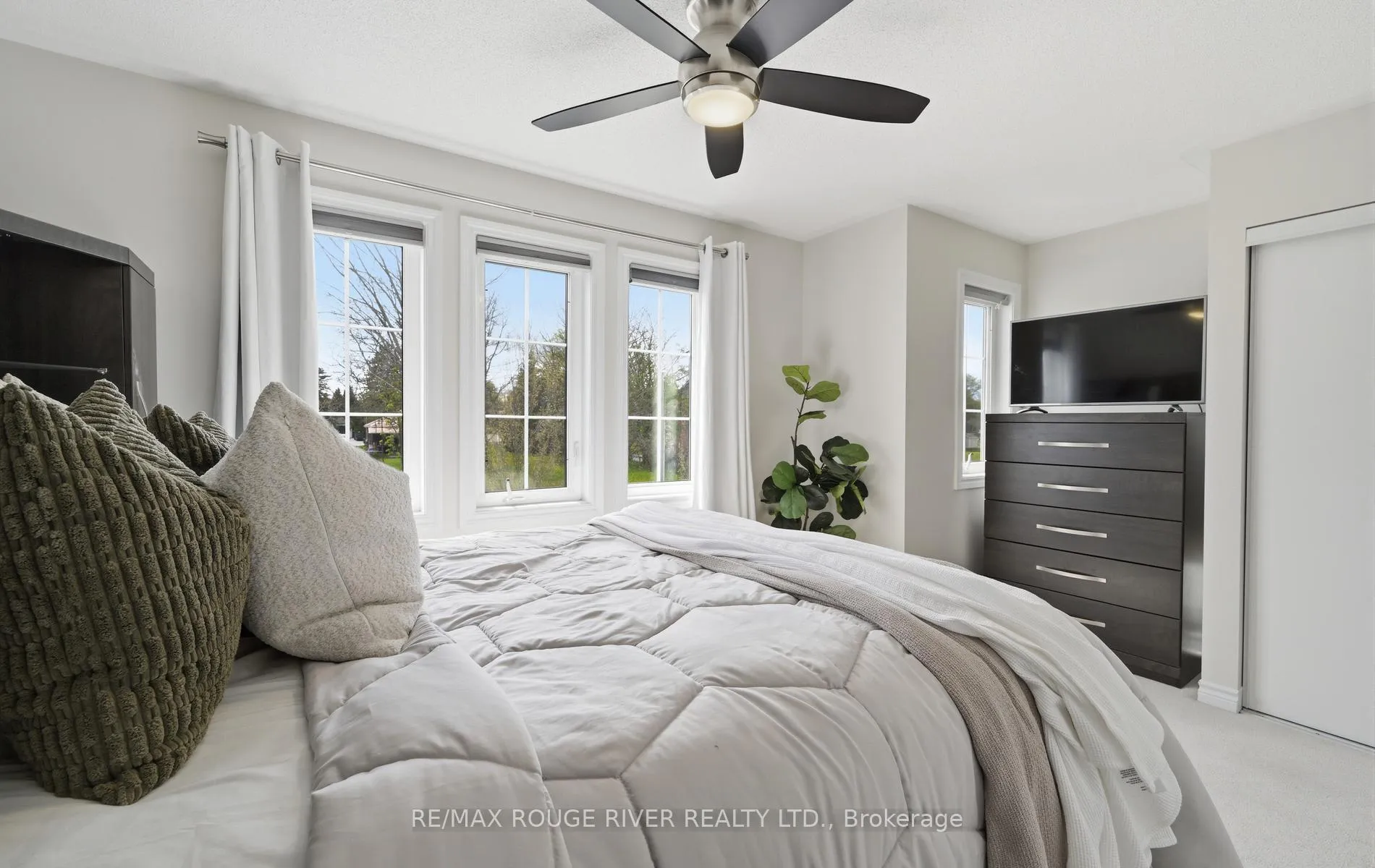 Photo 28 of 55 Redfern Crescent, Clarington, Bowmanville — HOMEH