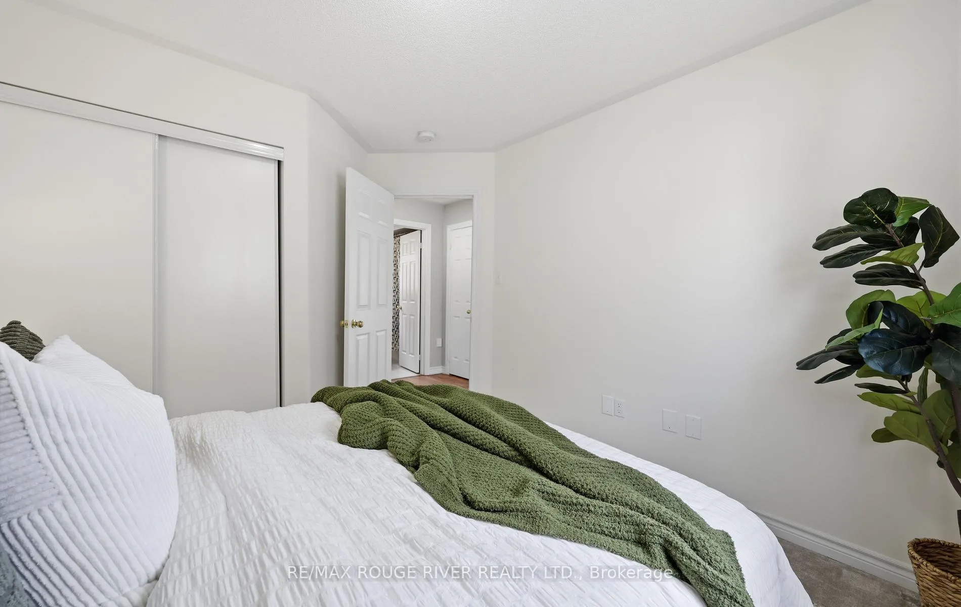 Photo 30 of 55 Redfern Crescent, Clarington, Bowmanville — HOMEH