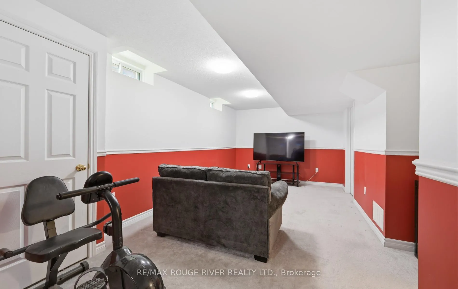 Photo 33 of 55 Redfern Crescent, Clarington, Bowmanville — HOMEH