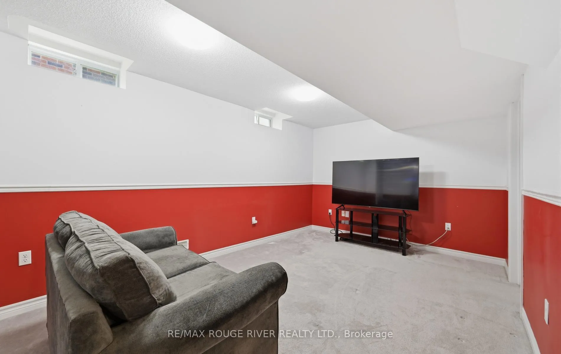 Photo 34 of 55 Redfern Crescent, Clarington, Bowmanville — HOMEH