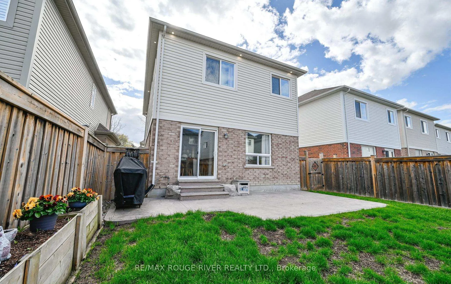 Photo 41 of 55 Redfern Crescent, Clarington, Bowmanville — HOMEH