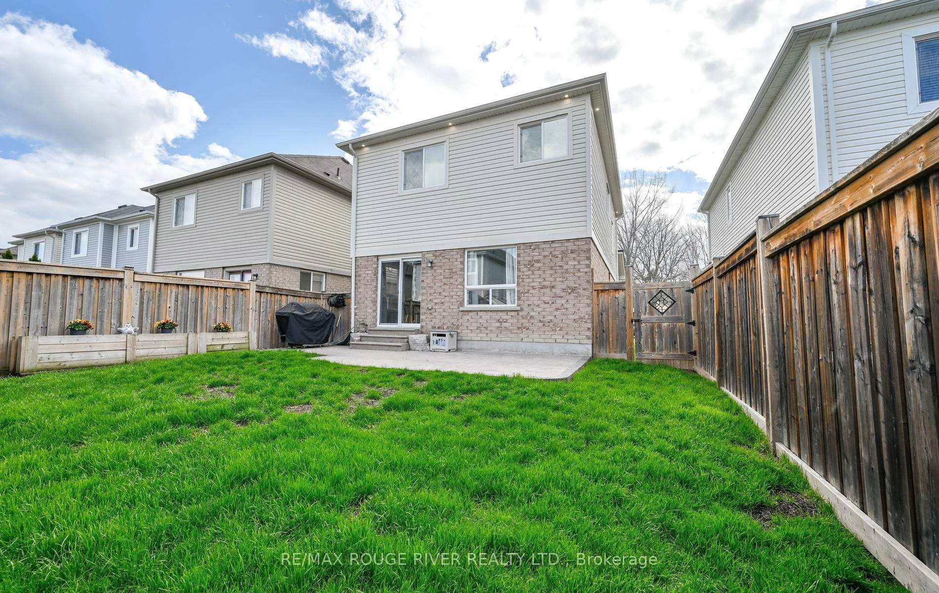 Photo 42 of 55 Redfern Crescent, Clarington, Bowmanville — HOMEH