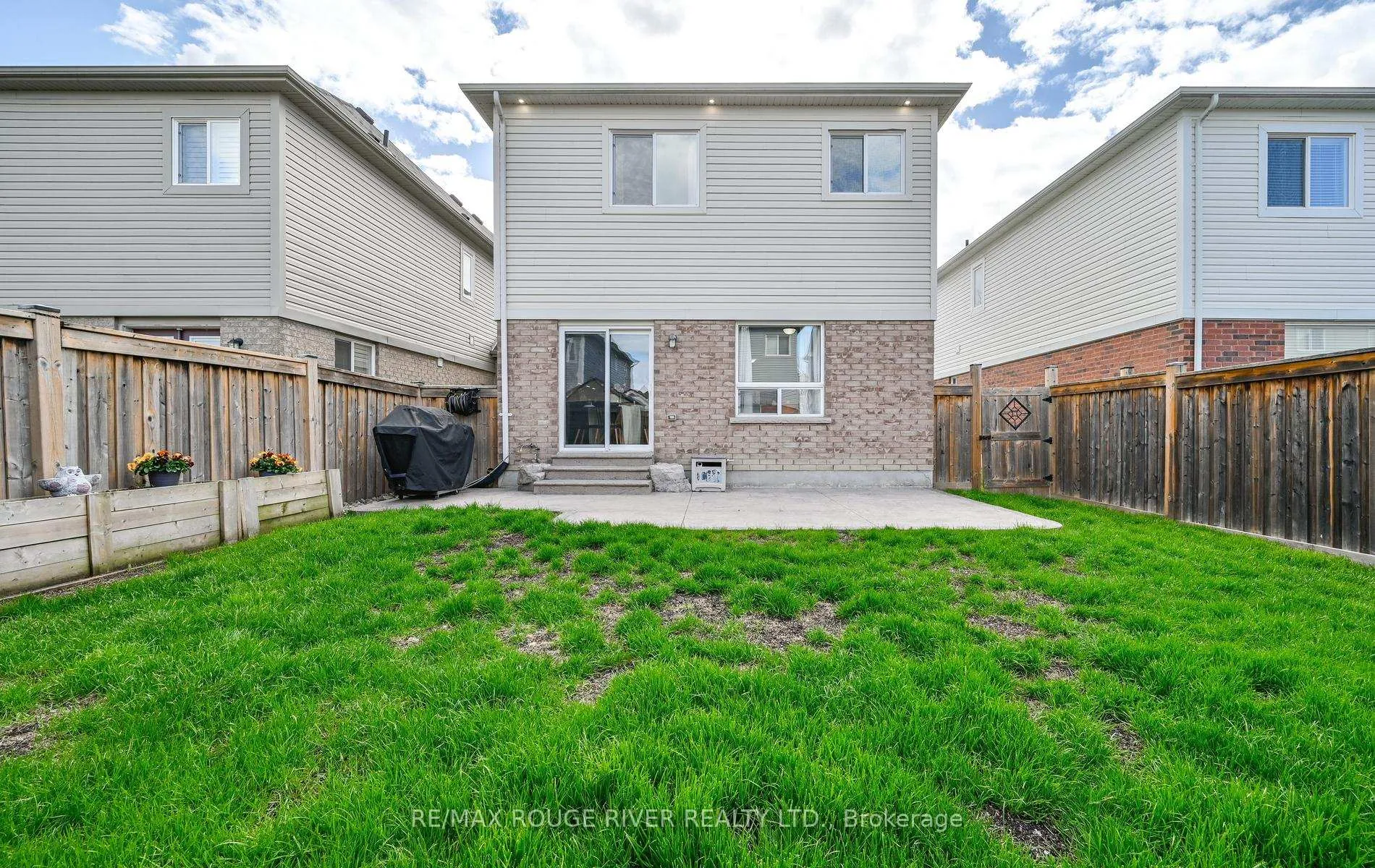 Photo 43 of 55 Redfern Crescent, Clarington, Bowmanville — HOMEH