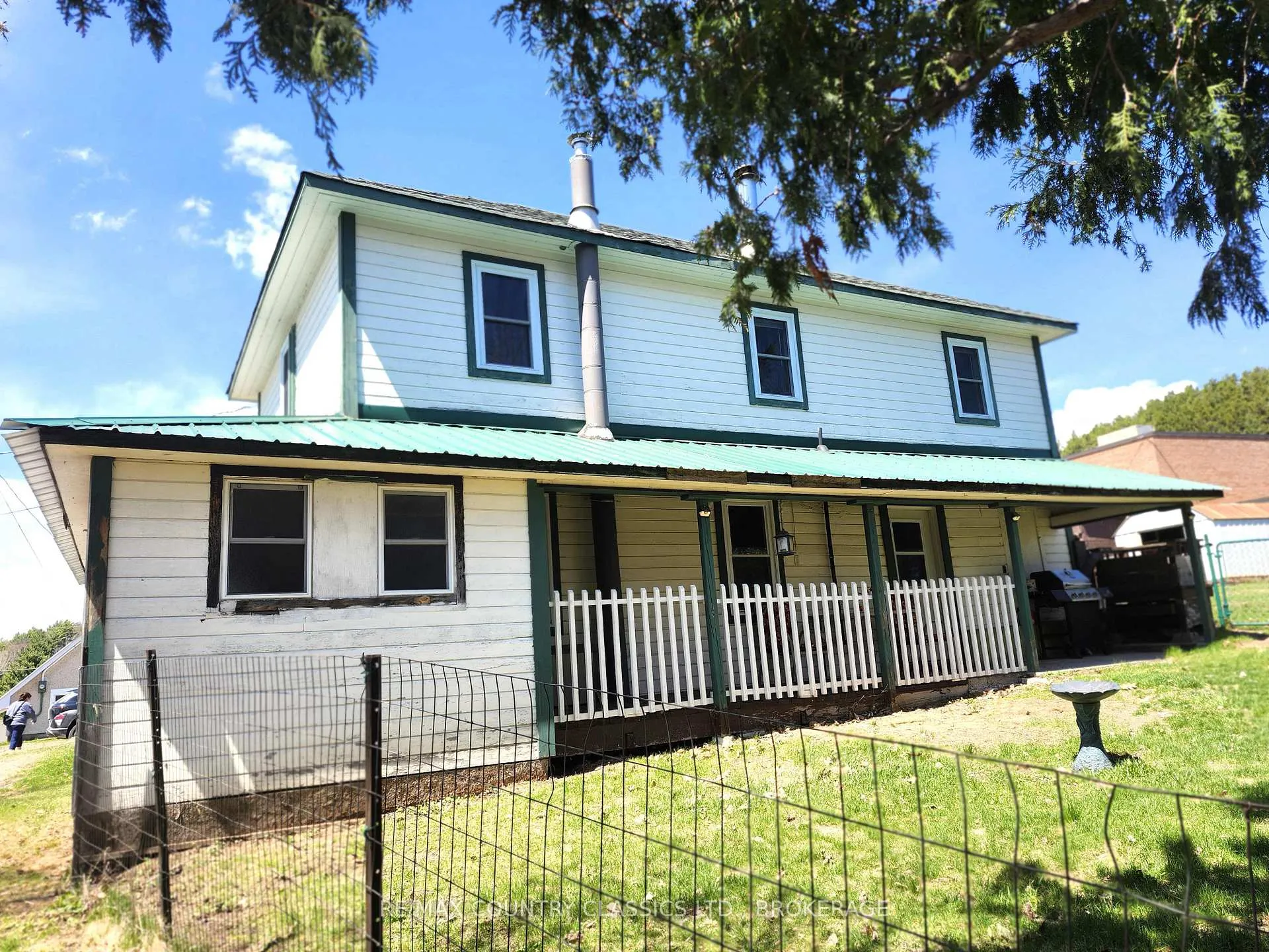 Front of 11 Central Street S