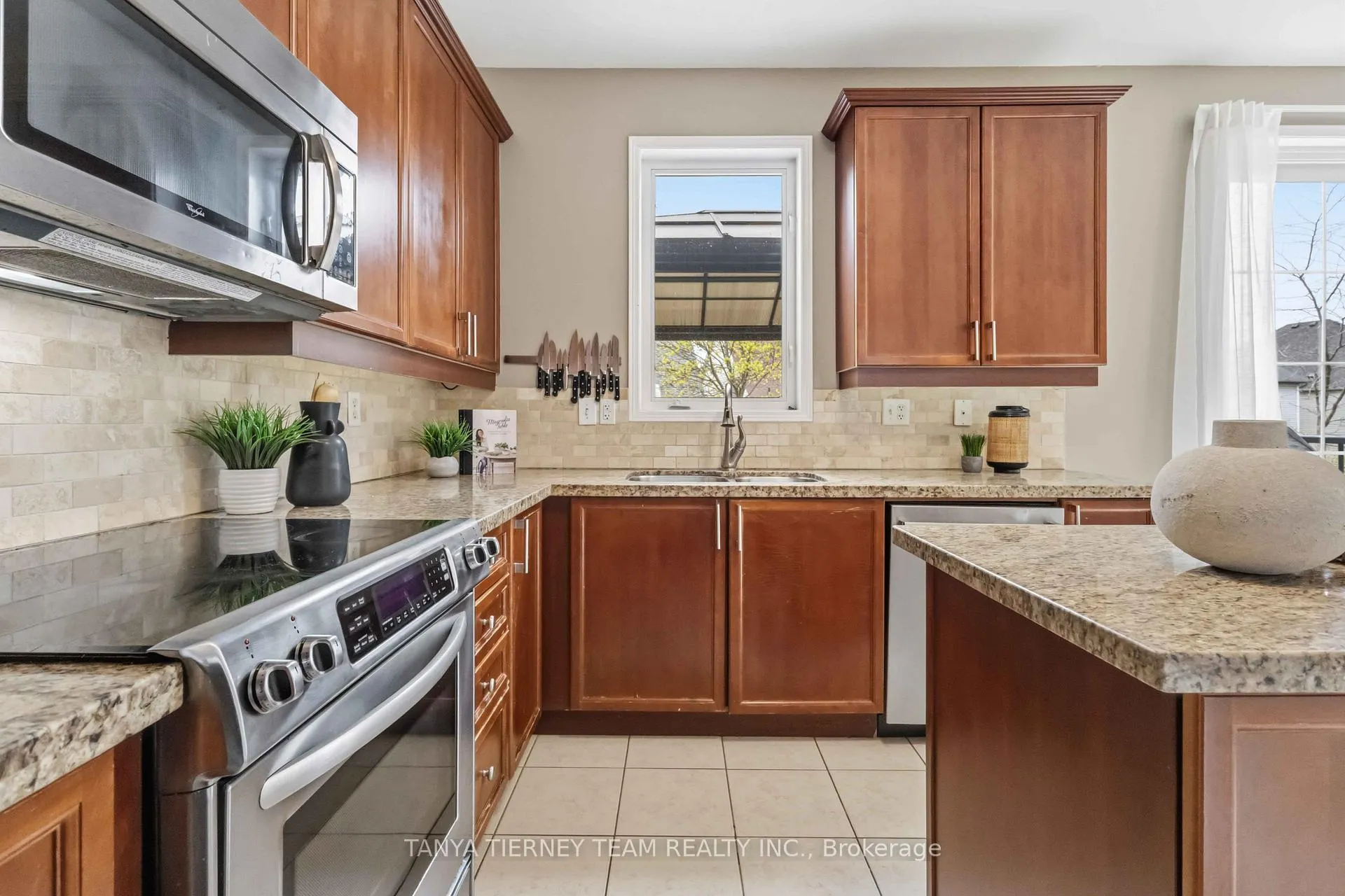 Photo 15 of 2315 Hackett Place, Oshawa, Windfields — HOMEH