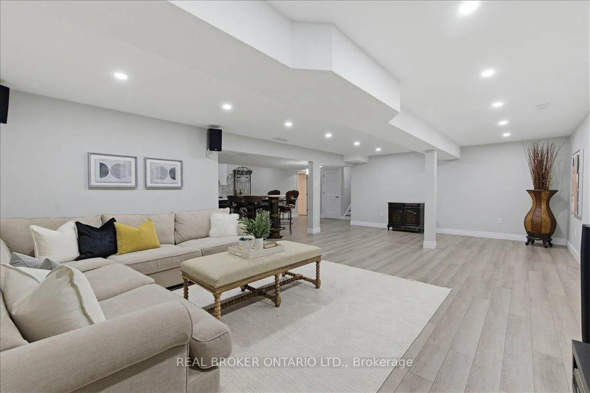 Photo 31 of 220 Joseph Schoerg Crescent, Kitchener — HOMEH