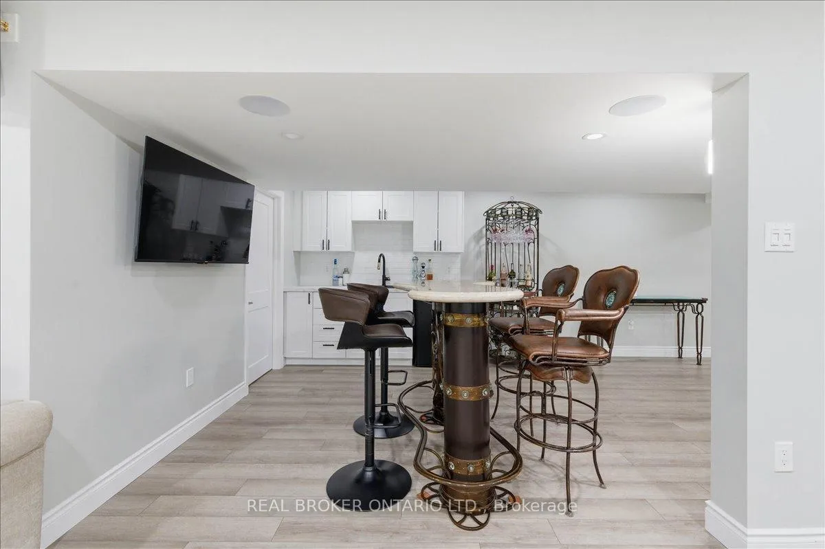 Photo 32 of 220 Joseph Schoerg Crescent, Kitchener — HOMEH