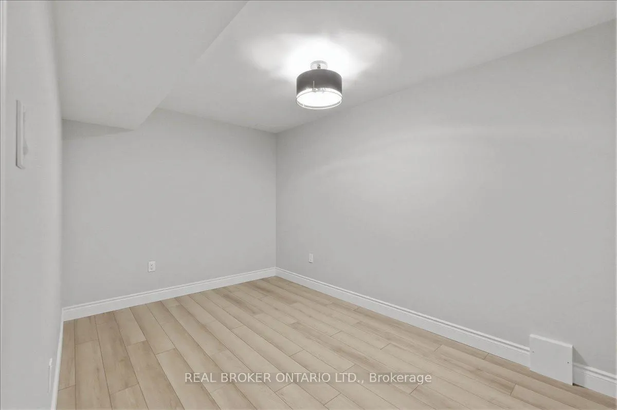 Photo 35 of 220 Joseph Schoerg Crescent, Kitchener — HOMEH