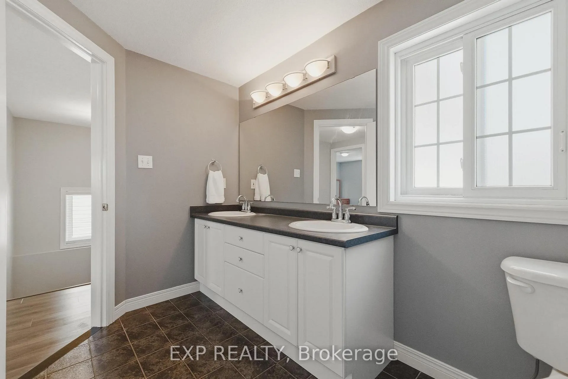Photo 6 of 113 Hollyridge Crescent, Kitchener — HOMEH