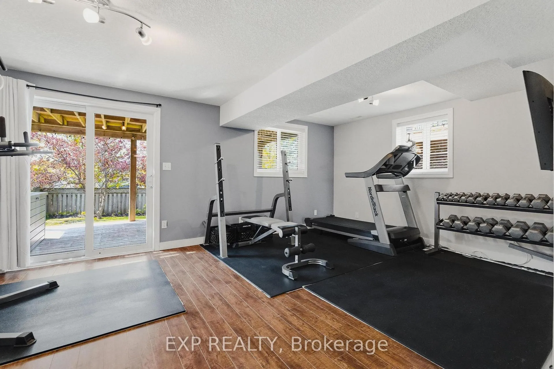Photo 9 of 113 Hollyridge Crescent, Kitchener — HOMEH