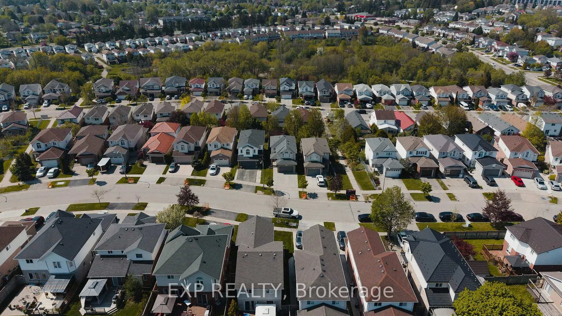 Photo 13 of 113 Hollyridge Crescent, Kitchener — HOMEH