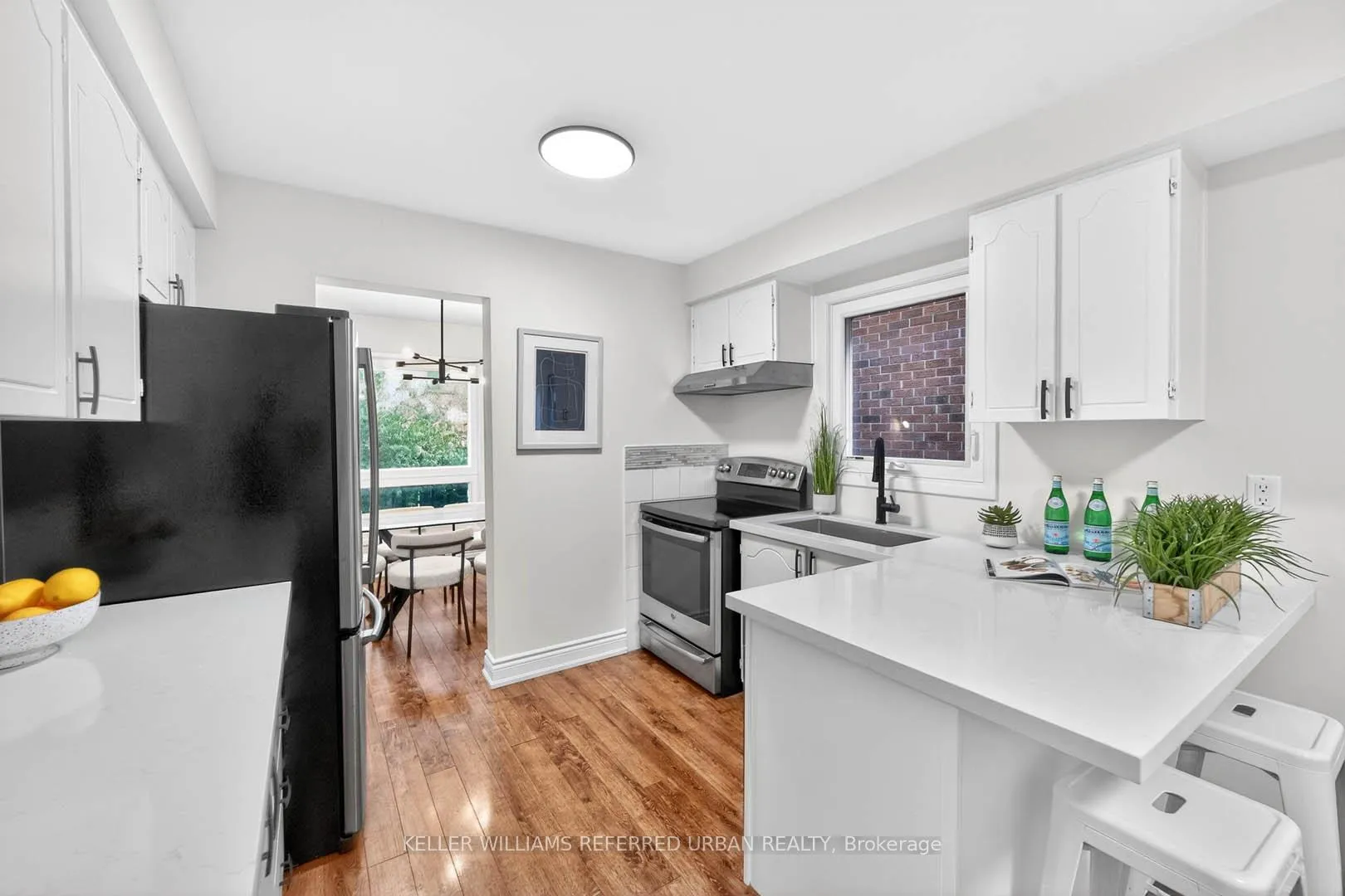 Photo 5 of 41 Patrice Crescent, Vaughan, Crestwood-Springfarm-Yorkhill — HOMEH
